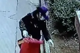 清运垃圾捡到10万现金 保洁员物归原主视频封面