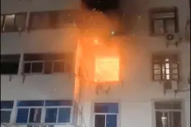 ​江苏高邮一居民楼夜间起火，独居中风患者不幸身亡图片