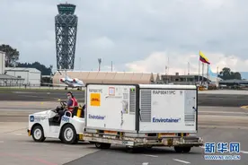 首批中国新冠疫苗运抵哥伦比亚图片