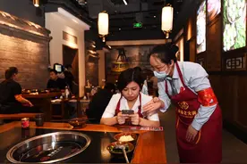 快评｜服务员能否别强管顾客该吃多少菜图片