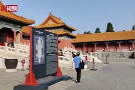 北京气温再创2月新高 游客穿短袖逛故宫视频封面