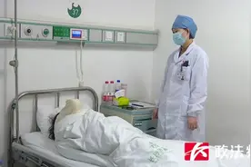 长沙女子聚会一时高兴喝下三瓶白酒，酮症酸中毒险送命图片