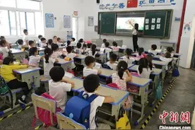 多地要求老师亲自改作业 家校“作业矛盾”何解？图片