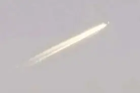 绍兴上空惊现“不明飞行物”？尾巴超长，还分叉图片