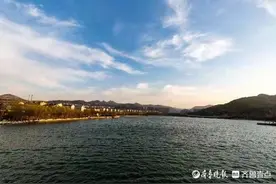 济南东部的孟家水库，春风拂面水面清清图片