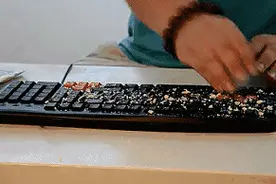 【支招】消毒时，别忘了你的电脑键盘图片