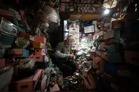 厂子倒闭，上海爷叔盘下十万只国产机械钟库存，相守二十年，终于大卖……图片