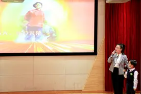 开学学“三牛”精神，百人故事团师生家长共同演，用孩子喜欢的方式讲红色故事图片