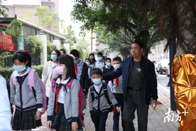 梁庆助新任铁城小学校长，开学寄语学生快乐成长图片