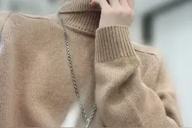 有颜任性！朱正廷晒自拍 彩虹系发色吸睛图片