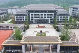 晚上开家长会引家长群里开怼？当事学校：事发去年11月 并非晚上开会 家长已道歉图片