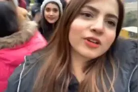 巴基斯坦一女孩拍聚会视频意外走红，引印度网民竞相模仿图片