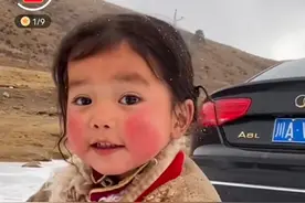 眼里有星星，雪地微笑走红的4岁小卓玛找到了，系德格牧民之女图片