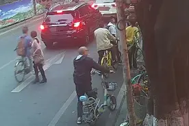 19岁少年被6旬大爷吐唾沫，要求道歉被拒后与大爷互殴致其骨折！法院判了图片