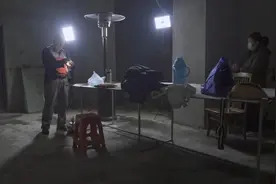 烂尾楼里的邻居们视频封面