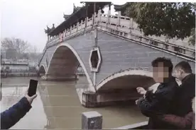 男子假装跳河自杀，女友施救时反被拖至深水区溺亡图片