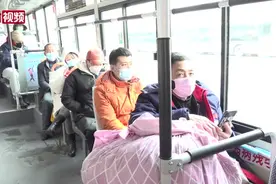 哈尔滨市呼兰区公交车等恢复运行 市民可正常出行视频封面