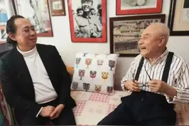 青岛市红研会代表探访空战英雄高翔图片