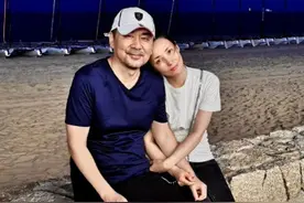 陈建斌写诗庆与蒋勤勤结婚15周年：爱你一万年图片