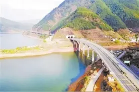 千里之行，始于足下——读《习近平与大学生朋友们》有感图片