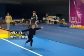太酷了！六岁女孩连续单手翻 上演高难度特效表演图片