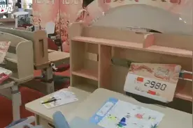 开学临近 高端学习桌椅受欢迎图片