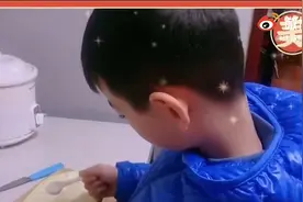 小学生领蔬菜盲盒开学交菜品图片