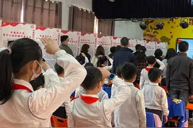 “小龙人”回校了，“阳曲好爸爸”助力开学第一课图片