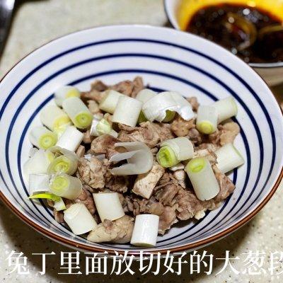 红油兔丁这样做好看好吃又解馋，孩子天天吃不够