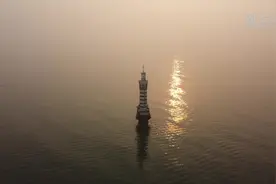 大沽灯塔：海港深处坚守光明视频封面