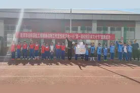 武汉一小学教师支教云南，为山里的孩子办了场足球节图片