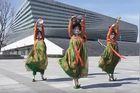 打卡郑州地标夜景，街头突现几位“唐朝小姐姐”视频封面