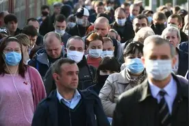 全球单日新确诊逾38万人 世卫组织给出新冠疫情结束时间图片