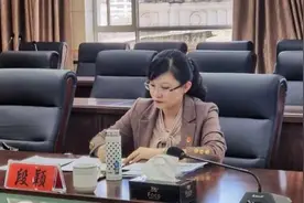 全国最年轻正厅级彝族女干部到任图片