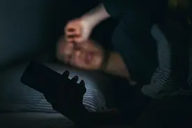 几点睡才算熬夜视频封面