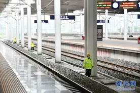 列车“送水人”，用坚守浸润旅客心田图片