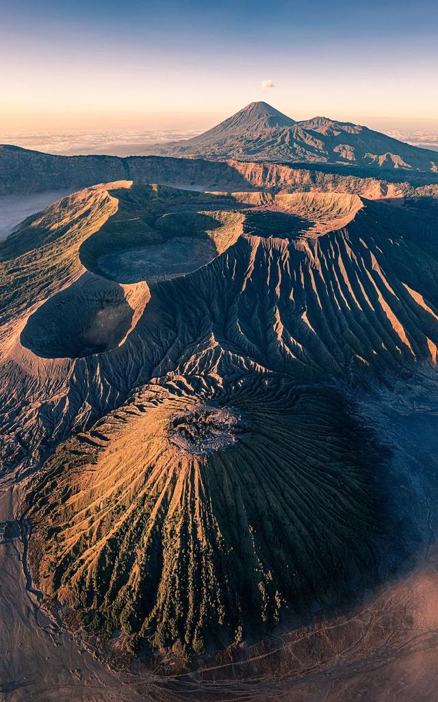 世界最深的洼地(世界最深的洼地是什么)-第2张图片