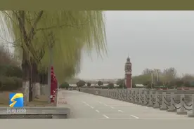 82秒｜单县：女孩深夜跳河 民警紧急救援图片