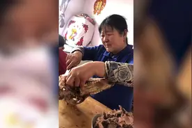 女儿返程的后备箱被塞满：光肉就有近300斤！不拿老妈就哭视频封面