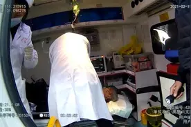 救护车被迫停应急车道抢救病患，交警及时警戒神“助攻”视频封面