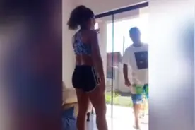 巴西护士家中热舞时遭陌生男子闯入 拳打脚踢赶走对方图片