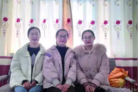 淇河晨报帮助过的三胞胎姐妹同时读研了图片