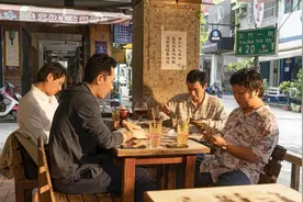 《同学麦娜丝》的“戏中戏”美学图片