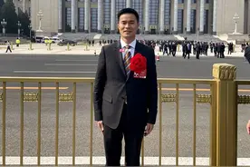 “全国脱贫攻坚先进个人”陈亮伟：这份荣誉对我来说既是鼓励 更是鞭策图片