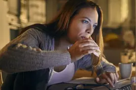 建议女人少熬夜！这些病都是熬夜惹出来的图片