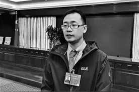 闫新疆 悲欢泪笑听倾诉“笤帚苗”打出知名度图片