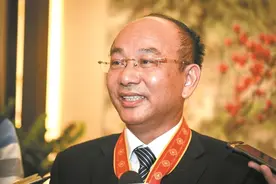 全国脱贫攻坚先进个人：爬过最高的山 走过最险的路图片