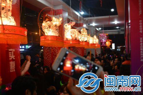 微信朋友圈元宵节欢乐祝福语（元宵节祝福语怎么发2021元宵节微信短信朋友圈祝福语精选句子汇总）