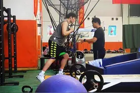 丁彦雨航深夜发文回应巩晓彬！“隔空论战”再现，是是非非谁之过图片