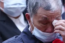 表彰大会上听到女儿名字，黄文秀父亲的反应让人心疼图片